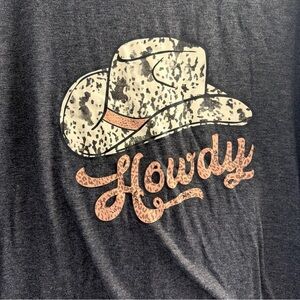 Source Unknown Gray 'Howdy' Tee with Cowboy Hat Graphic